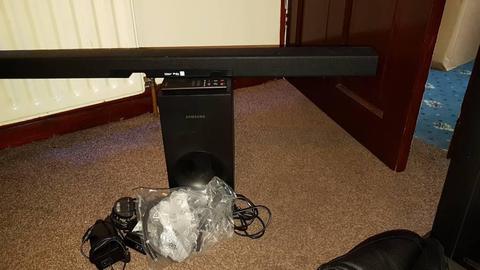 Samsung sound bar and subwoofer