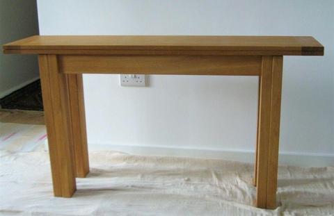 Laura Ashley extendable console table