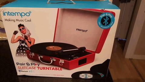 Brand new Suitcase turntable to play vinyls. Bluetooth wireless