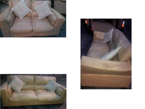 REDUCED TAN LEATHER 3 SEATER / 2 SEATER NICE CURVED ARMS ON THE SOFAS VERY COMFY AND CHUNKY DESIGN