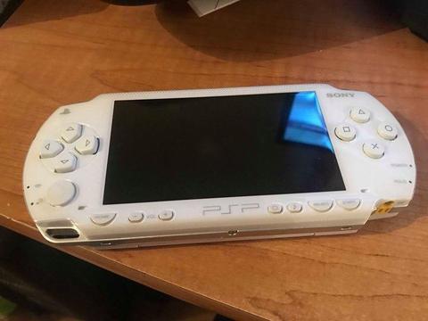 SWAP SONY PSP WHITE 6 GAMES 1 MOVIE SWAP FOR WHY???????? CONSOLE LAPTOP TRY ME