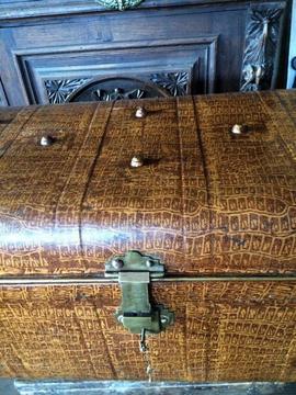 Antique faux croc tin trunk. Original working brass lock/key. L24