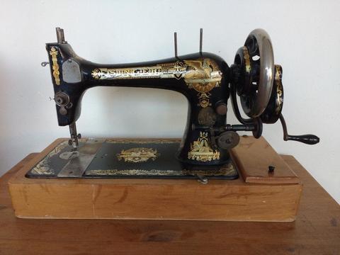 Singer Sewing Machine vintage 1895