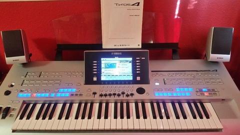YAMAHA TYROS 4 Keyboard in excellent condition with Speakers