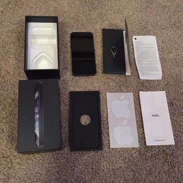 Apple iPhone 5 16gb Black and Slate Unlocked Fully Boxed *Excellent Condition*
