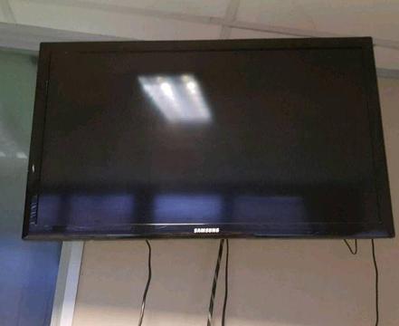 32 inch samsung tv with wall bracket