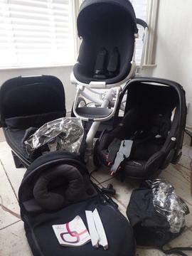 Quinny Moodd Travel System in Black Irony - White Chassis