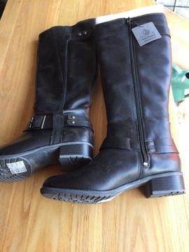 Ladies knee high hush puppies black boots new size 4