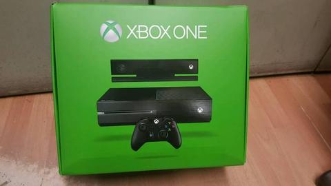 XBOX ONE BOXED LIKE NEW & CONTROLLERS & KINECT