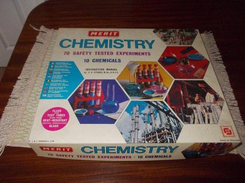 Retro Merit Chemistry set as new