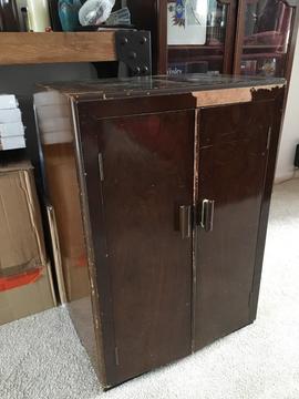 Record cabinet 78rpm vinyl with green baize padding