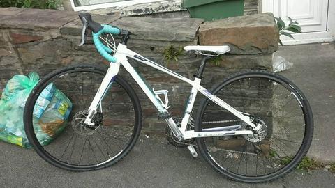 For sale or swap,Womens hybrid mountain bike medium, giant invite, may swap Samsung tab, try me