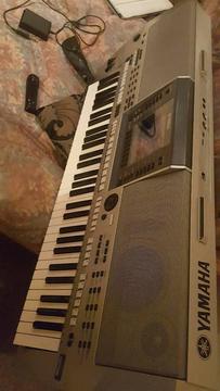 Yamaha keyboard psr s700