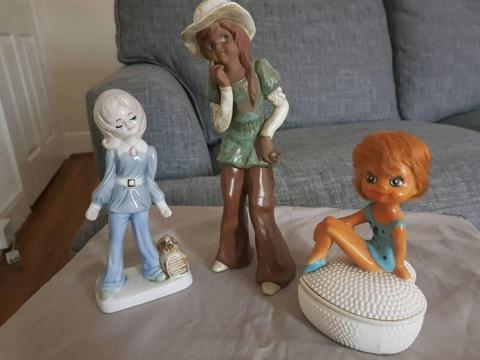 Set of figurines