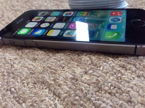 Apple iPhone 5s 32gb Space Grey UNLOCKED