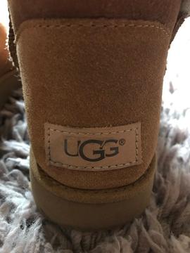 GENUINE UGG BOOTS SIZE 5