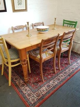 Large solid pine country farmhouse kitchen table and 6 chairs