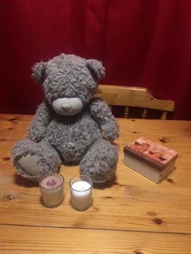 LOVELY ME TO YOU BEAR/SAFFIRE AND CRYSTAL NECKLACE AND CANDLES