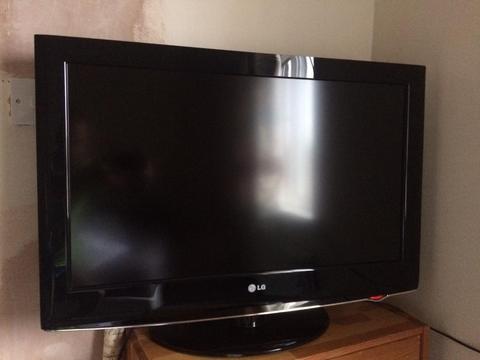 LG 32