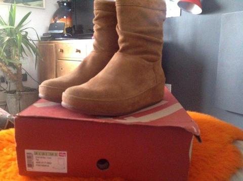Fitflop-Loaff-Shorty-Womens- suede tan boots size 39