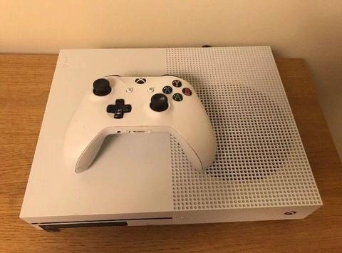 Xbox One S - 500gb - Includes Fifa 18 + Cod Ww2