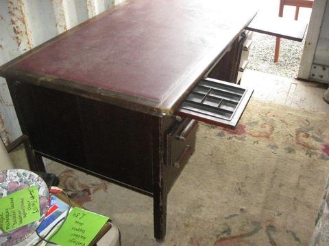QUALITY VINTAGE 'ABBESS' LEATHER TOPPED DESK. 5 DRAWERS, 2 SHELVES. VIEW/DELIVERY POSSIBLE