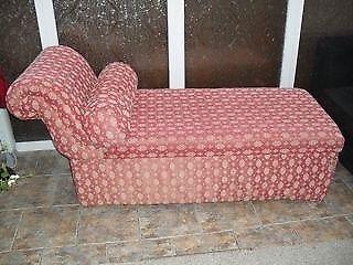 Chaise longue with storage