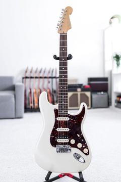 Fender American Deluxe Stratocaster HSS Shawbucker in Pearl