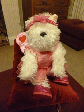 VALENTINE GIFT. Build a Bear dressed as Cupid says I love you