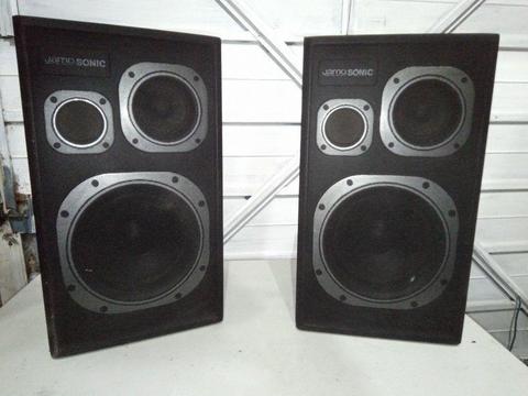 Jamo Sonic 50 watt RMS 3 way speakers (pair)