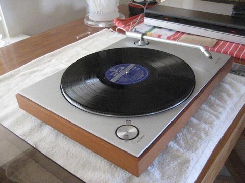 BANG AND OLUFSEN RECORD PLAYER