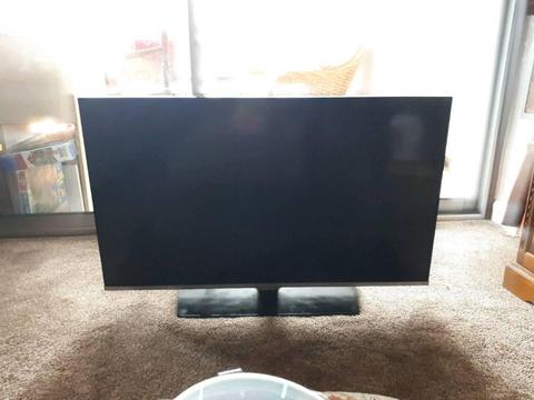 Samsung Tv 42 inch. Screen broken. Can be fixed or used for parts