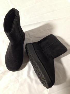 Black fur lined boots