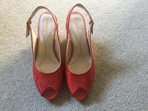 Ladies Van Dal red shoes 7D