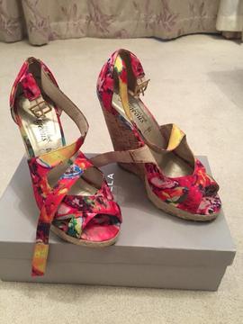Wedges like new size 5