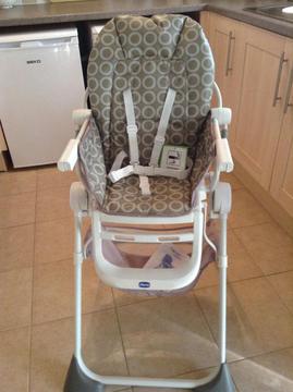 Chicco Babies/Toddlers High Chair white and beige good condition