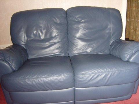 Blue leather 2 seater settee, and arm chair, each with recliner