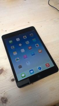 IPAD mini WIFI - ***MINT CONDITION*** - with charger - can deliver