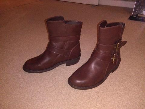 NEVER WORN real leather brown ankle boots SIZE 4