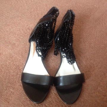 BLACK SANDALS (SIZE 6) WITH BEAUTIFUL BEADS - EXCELLENT CONDITION