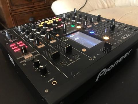 Pioneer DJM 2000. Dj mixer