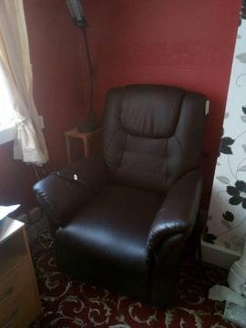Electric rising and reclining chair