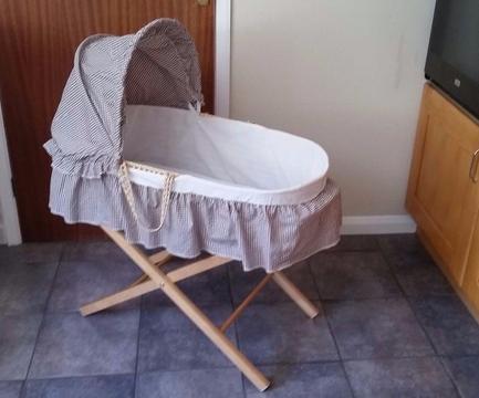 Unisex Moses basket and static stand