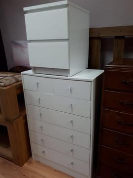 Draws and bedside unit