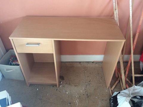 ONLY ONE LEFT! Desk - good as new