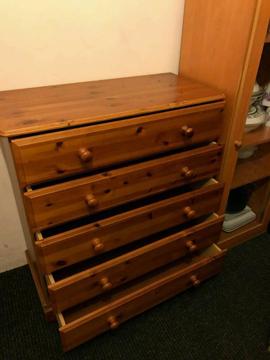 Pine schest of 5 drawers