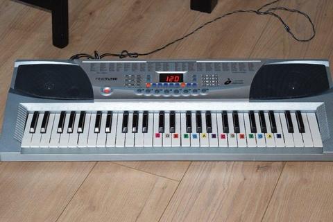FINTUNE KEYBOARDCAN RECORD ANDPLAY/POWER ADAPTER/CANBE SEENWORKING