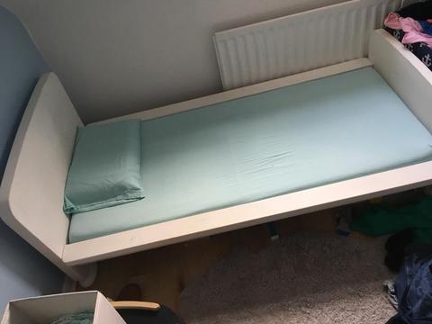 Toddler bed free to pick up