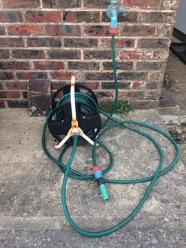 Hosepipe with reel, spray gun and connectors