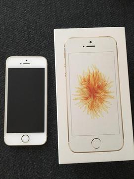 Like New condition iphone SE 32gb unlocked - 6 months apple warranty